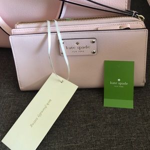 ❌SOLD❌ Kate Spade NWT Wellesley large wristlet